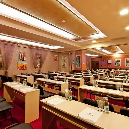 Хотел балнеокомплекс и акватоник 4*