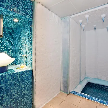 Хотел балнеокомплекс и акватоник 4*