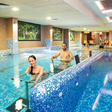 Хотел балнеокомплекс и акватоник 4*